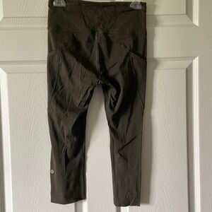 Women’s lululemon cropped leggings